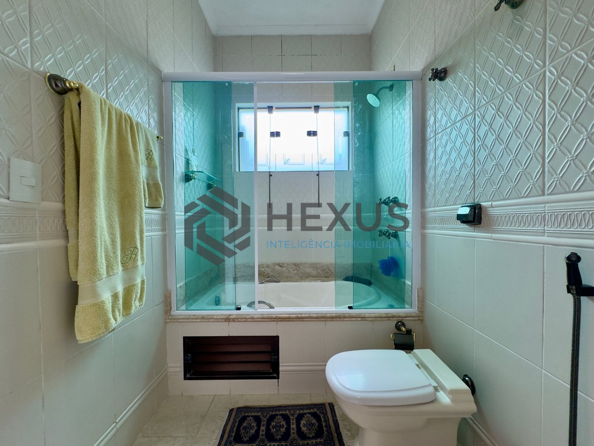 Foto 24 de Casa reformada com varanda piscina e área gourmet no Granville a 700m da praia na Enseada, Guarujá