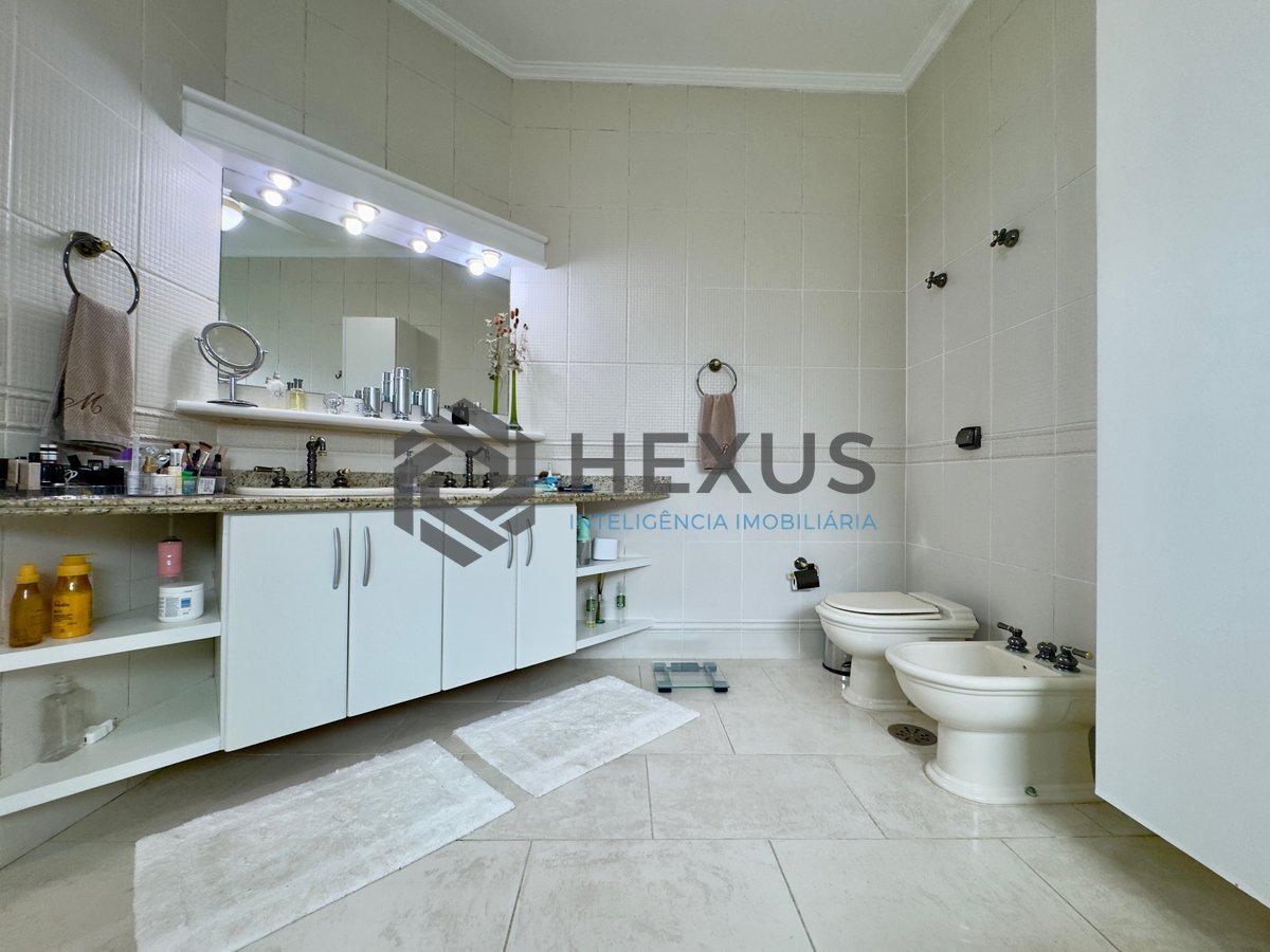 Foto 31 de Casa reformada com varanda piscina e área gourmet no Granville a 700m da praia na Enseada, Guarujá