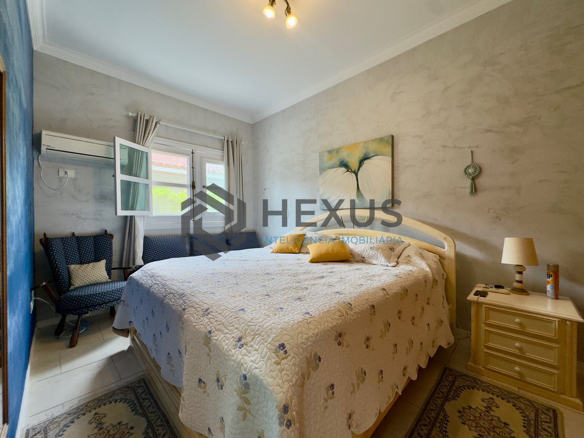 Foto 35 de Casa reformada com varanda piscina e área gourmet no Granville a 700m da praia na Enseada, Guarujá