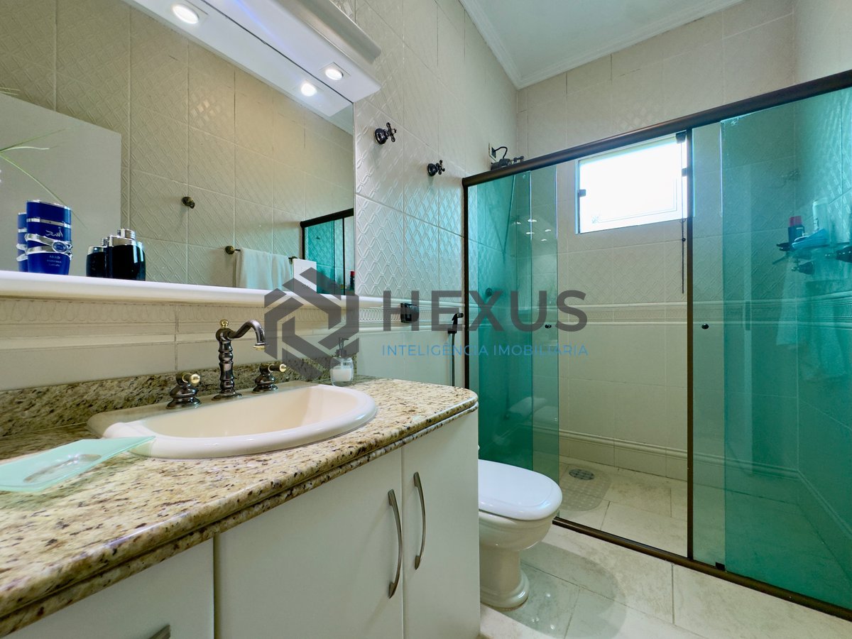 Foto 36 de Casa reformada com varanda piscina e área gourmet no Granville a 700m da praia na Enseada, Guarujá