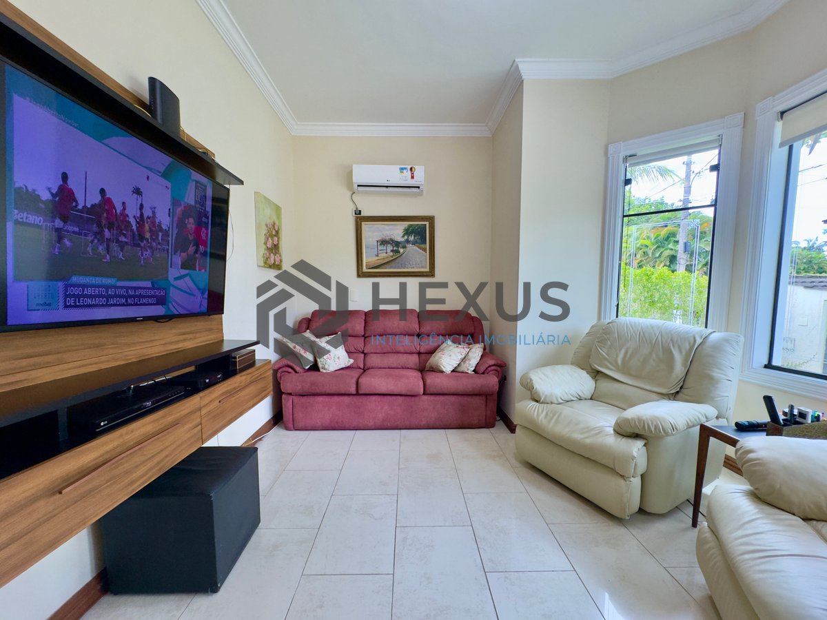 Foto 43 de Casa reformada com varanda piscina e área gourmet no Granville a 700m da praia na Enseada, Guarujá
