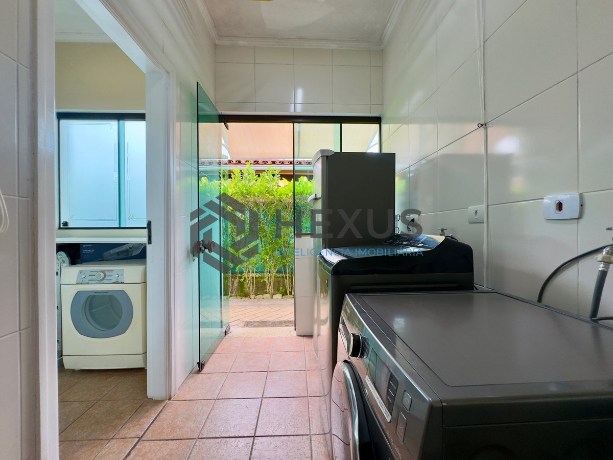 Foto 56 de Casa reformada com varanda piscina e área gourmet no Granville a 700m da praia na Enseada, Guarujá