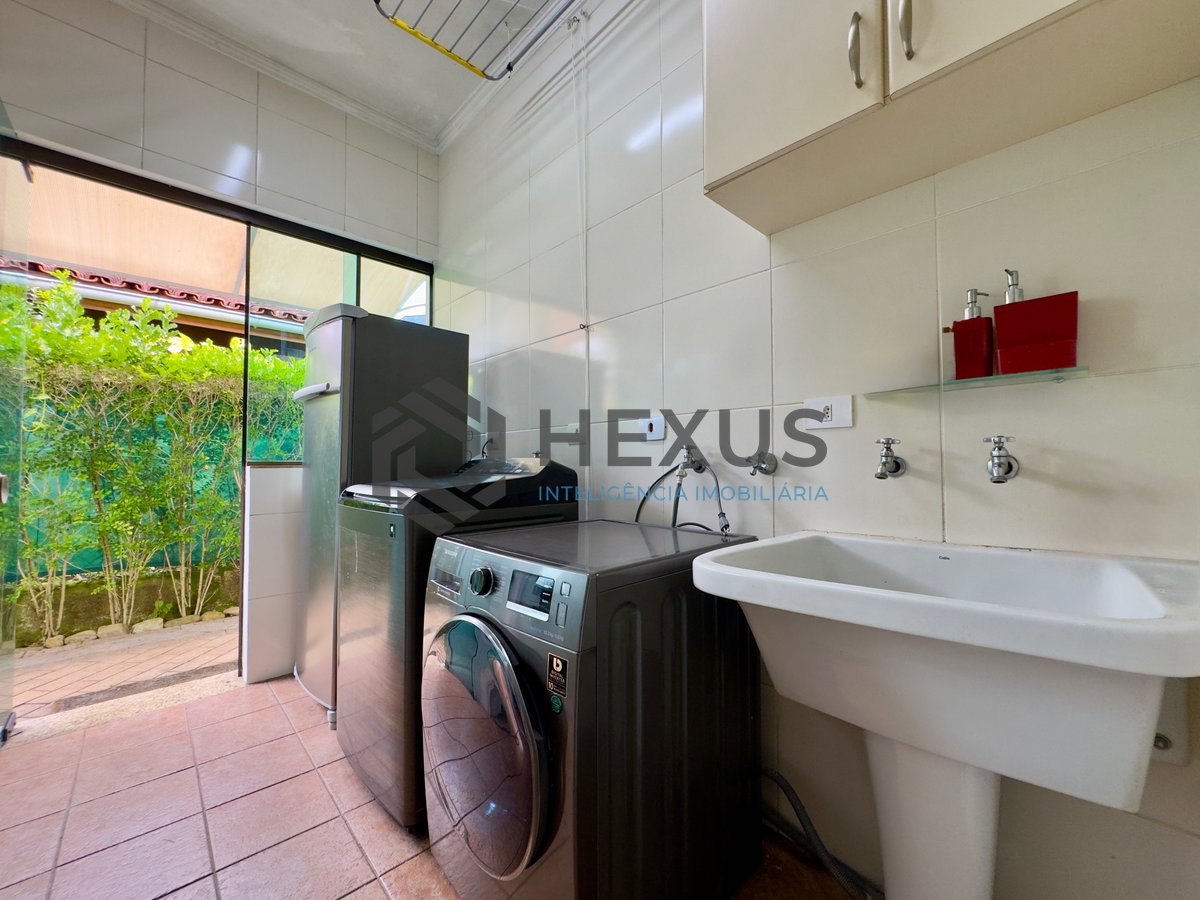 Foto 57 de Casa reformada com varanda piscina e área gourmet no Granville a 700m da praia na Enseada, Guarujá