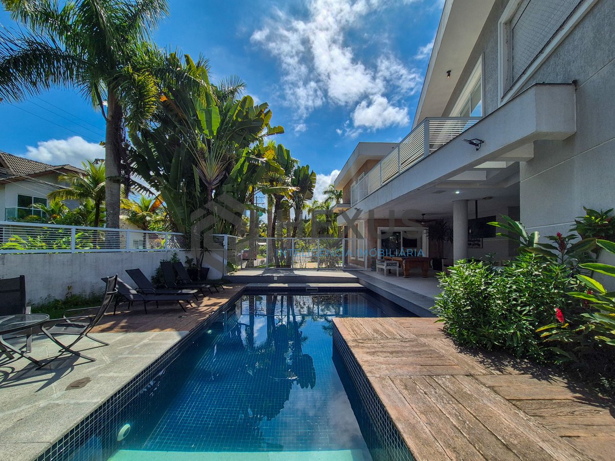 Foto 2 de Casa reformada com piscina e área gourmet no Jardim Pernambuco I, Guarujá