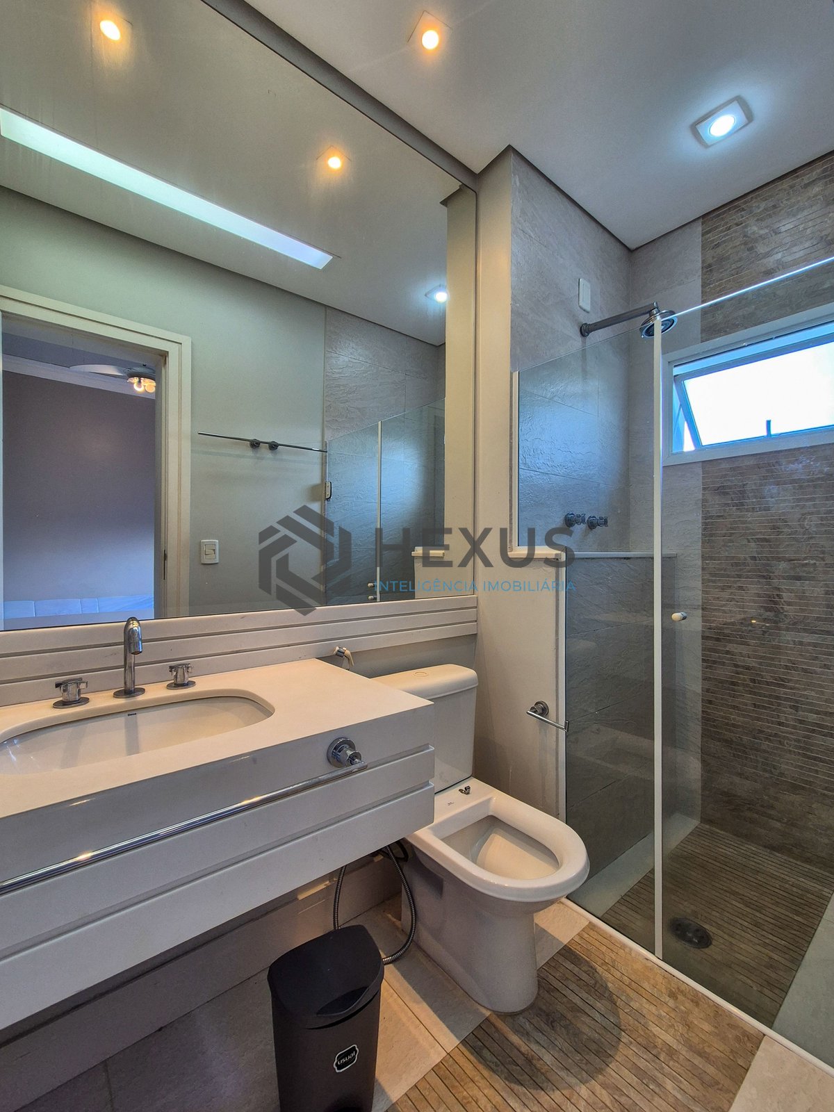 Foto 49 de Casa reformada com piscina e área gourmet no Jardim Pernambuco I, Guarujá