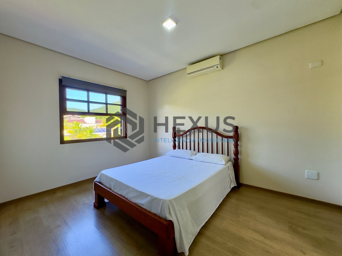 Foto 54 de Casa reformada com piscina e área gourmet no Jardim Pernambuco I, Guarujá