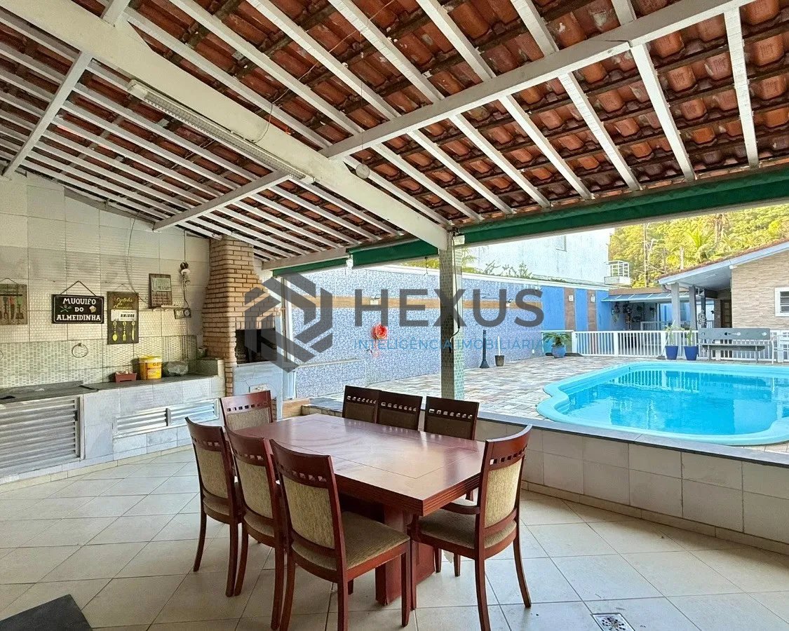 Foto 11 de Casa reformado com varanda e lazer a 500m da praia no Jardim Guaiuba, Guarujá
