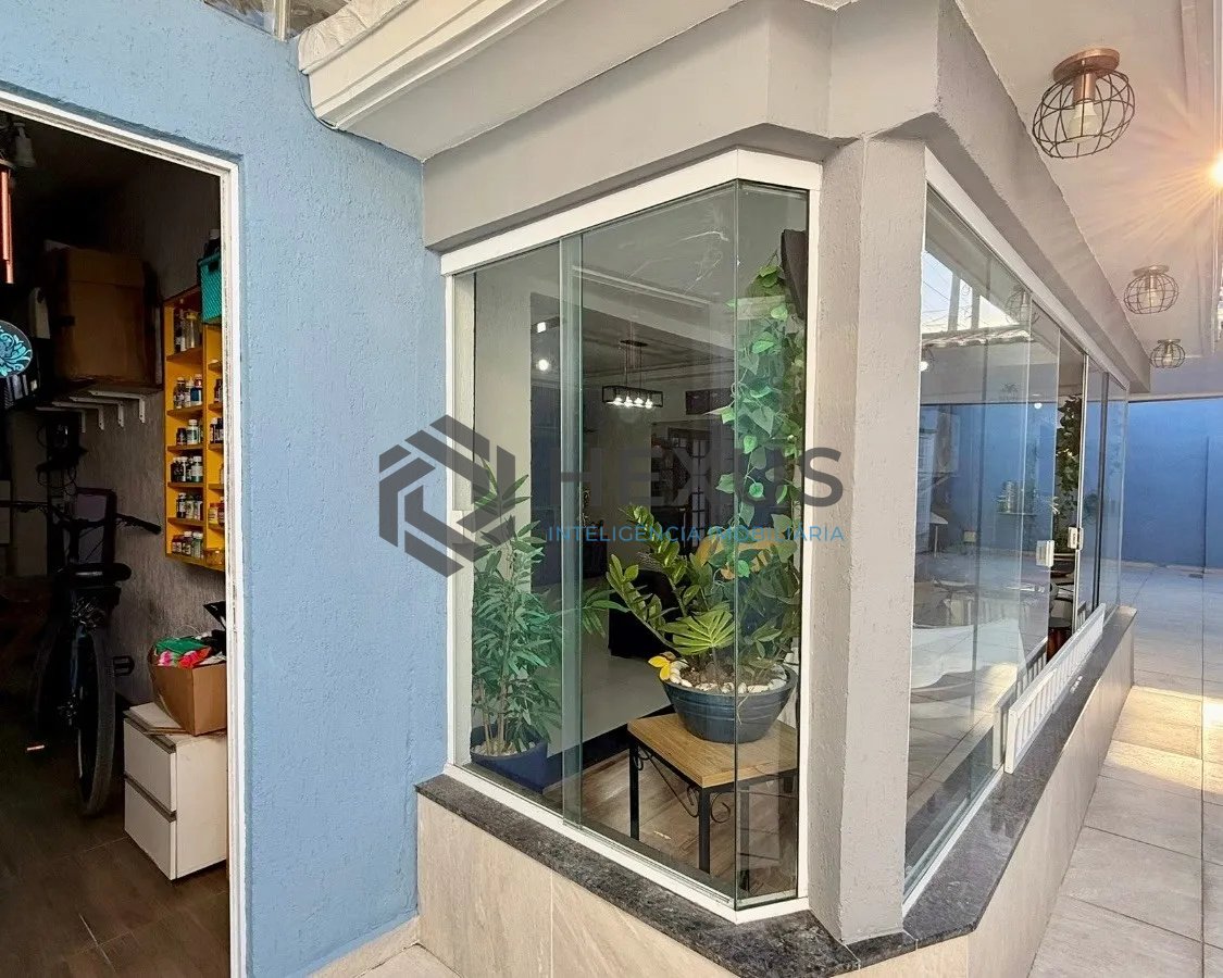 Foto 16 de Casa reformado com varanda e lazer a 500m da praia no Jardim Guaiuba, Guarujá