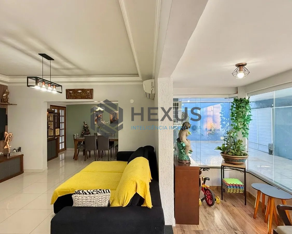 Foto 18 de Casa reformado com varanda e lazer a 500m da praia no Jardim Guaiuba, Guarujá
