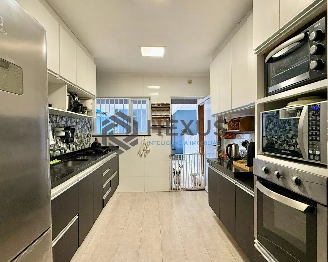 Foto 36 de Casa reformado com varanda e lazer a 500m da praia no Jardim Guaiuba, Guarujá