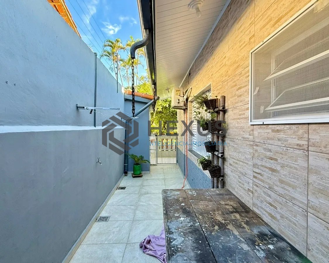 Foto 45 de Casa reformado com varanda e lazer a 500m da praia no Jardim Guaiuba, Guarujá