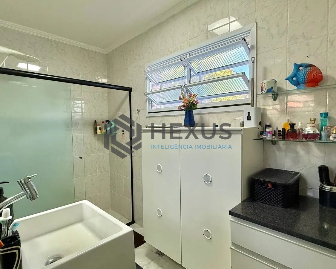 Foto 55 de Casa reformado com varanda e lazer a 500m da praia no Jardim Guaiuba, Guarujá