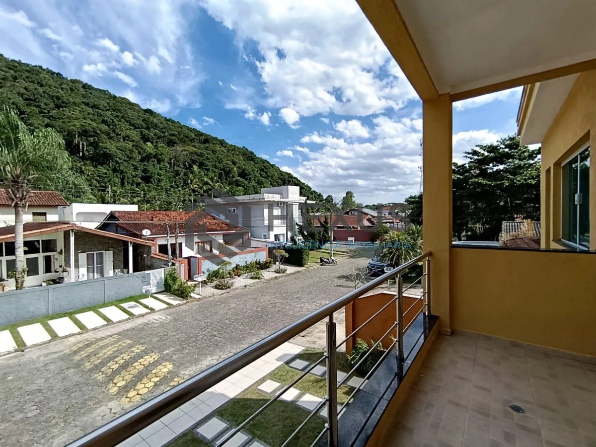 Foto 20 de Casa com varanda e lazer na região do Jardim Albamar no Balneário Praia do Pernambuco, Guarujá