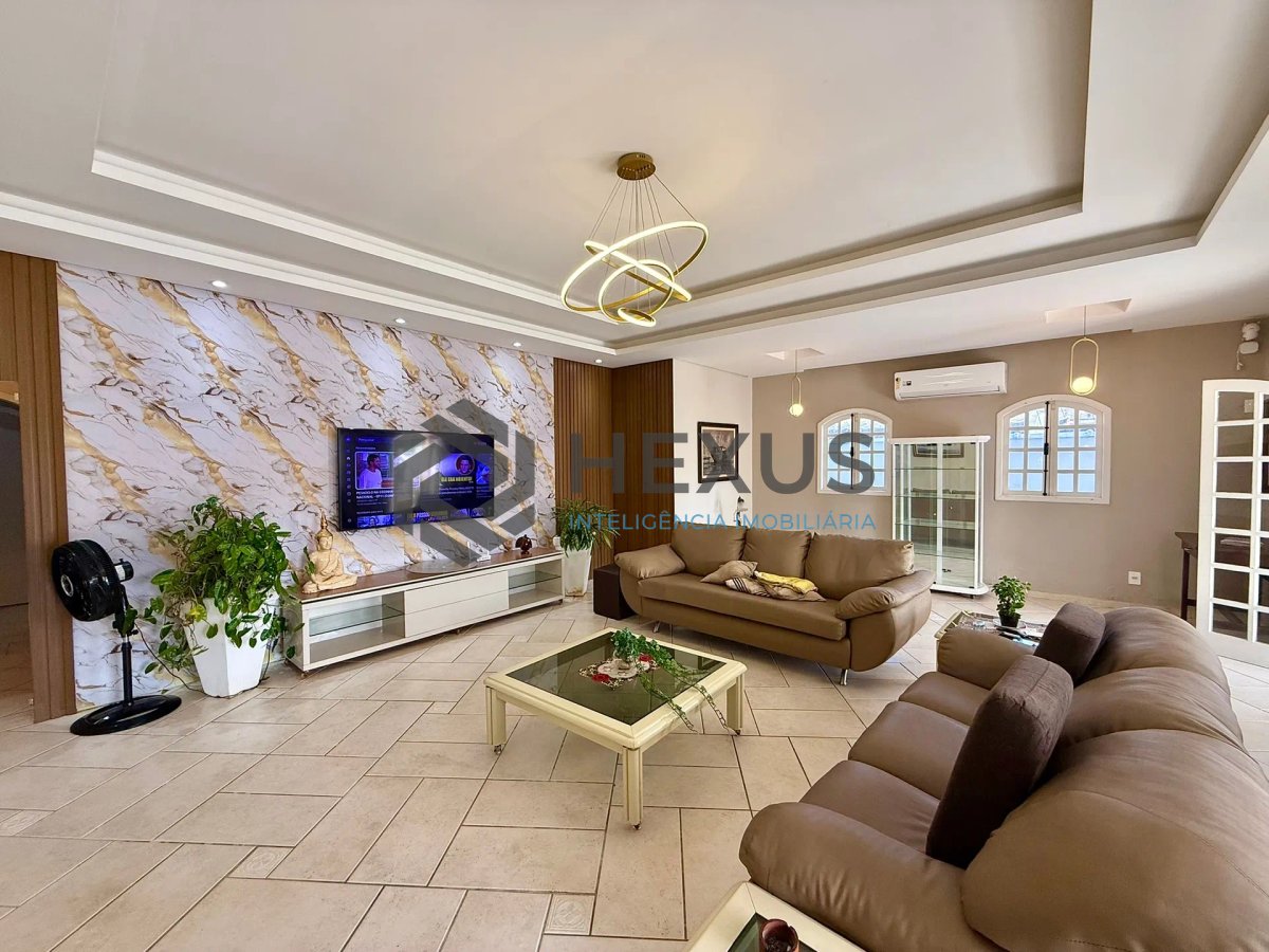 Foto 6 de Casa com varanda e lazer a 120m da praia na Enseada, Guarujá