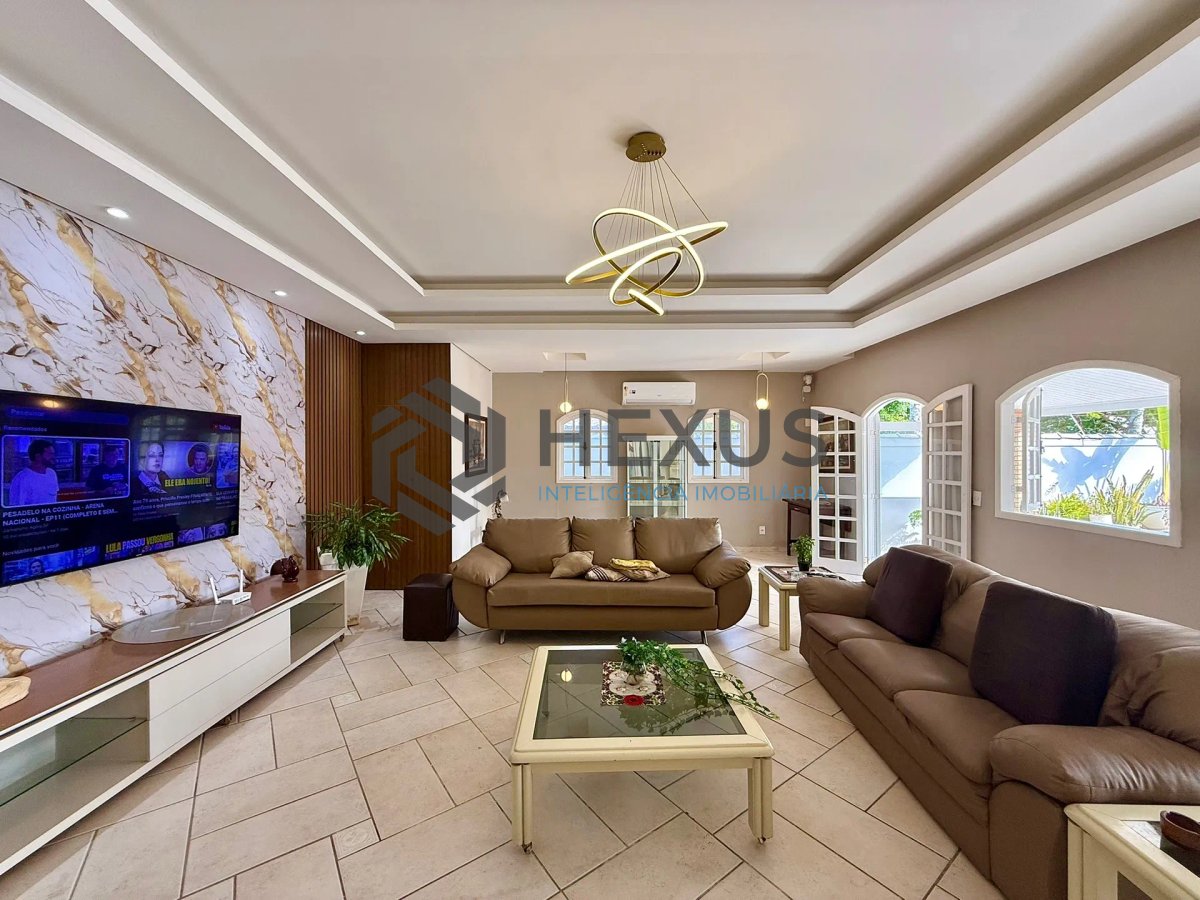 Foto 13 de Casa com varanda e lazer a 120m da praia na Enseada, Guarujá