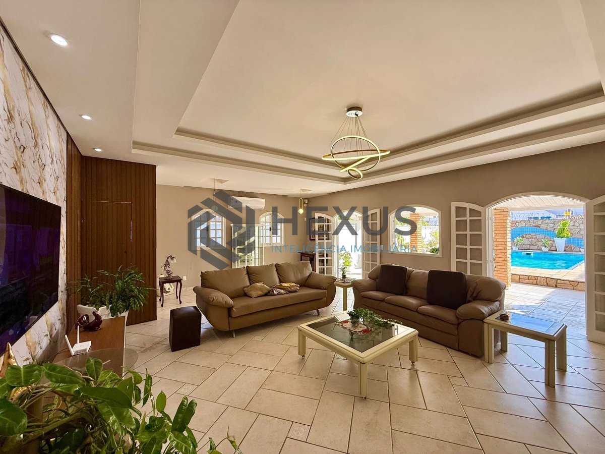 Foto 5 de Casa com varanda e lazer a 120m da praia na Enseada, Guarujá