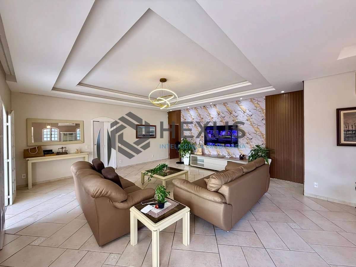 Foto 14 de Casa com varanda e lazer a 120m da praia na Enseada, Guarujá