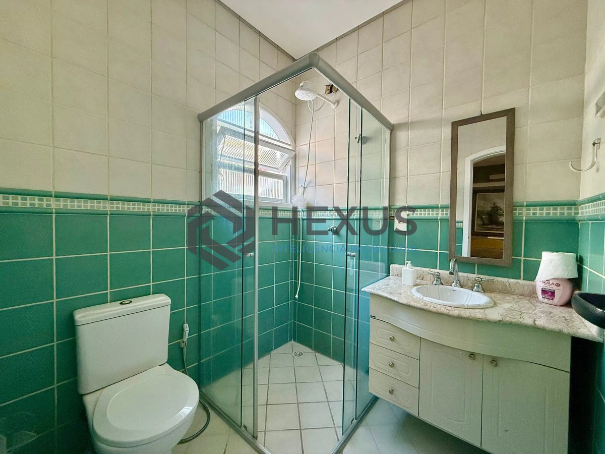Foto 25 de Casa com varanda e lazer a 120m da praia na Enseada, Guarujá