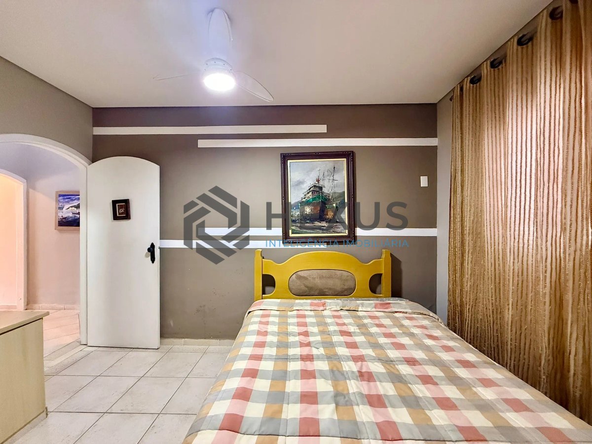 Foto 26 de Casa com varanda e lazer a 120m da praia na Enseada, Guarujá