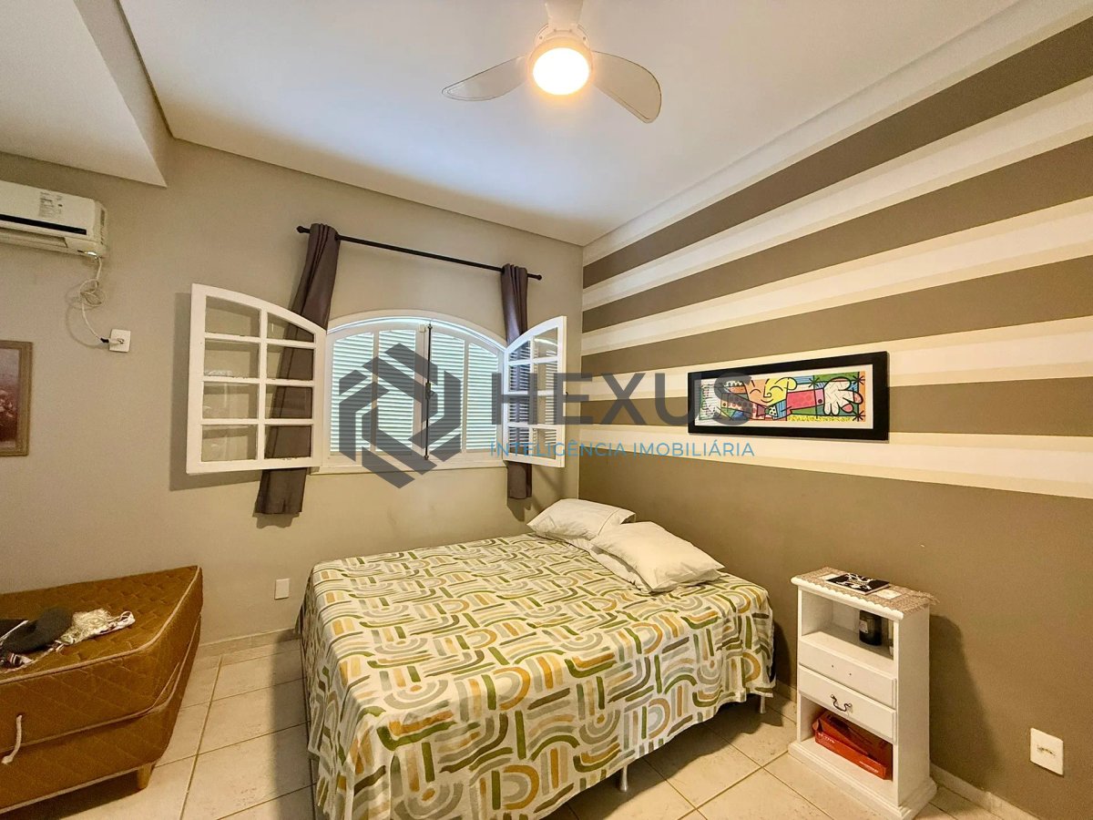 Foto 27 de Casa com varanda e lazer a 120m da praia na Enseada, Guarujá
