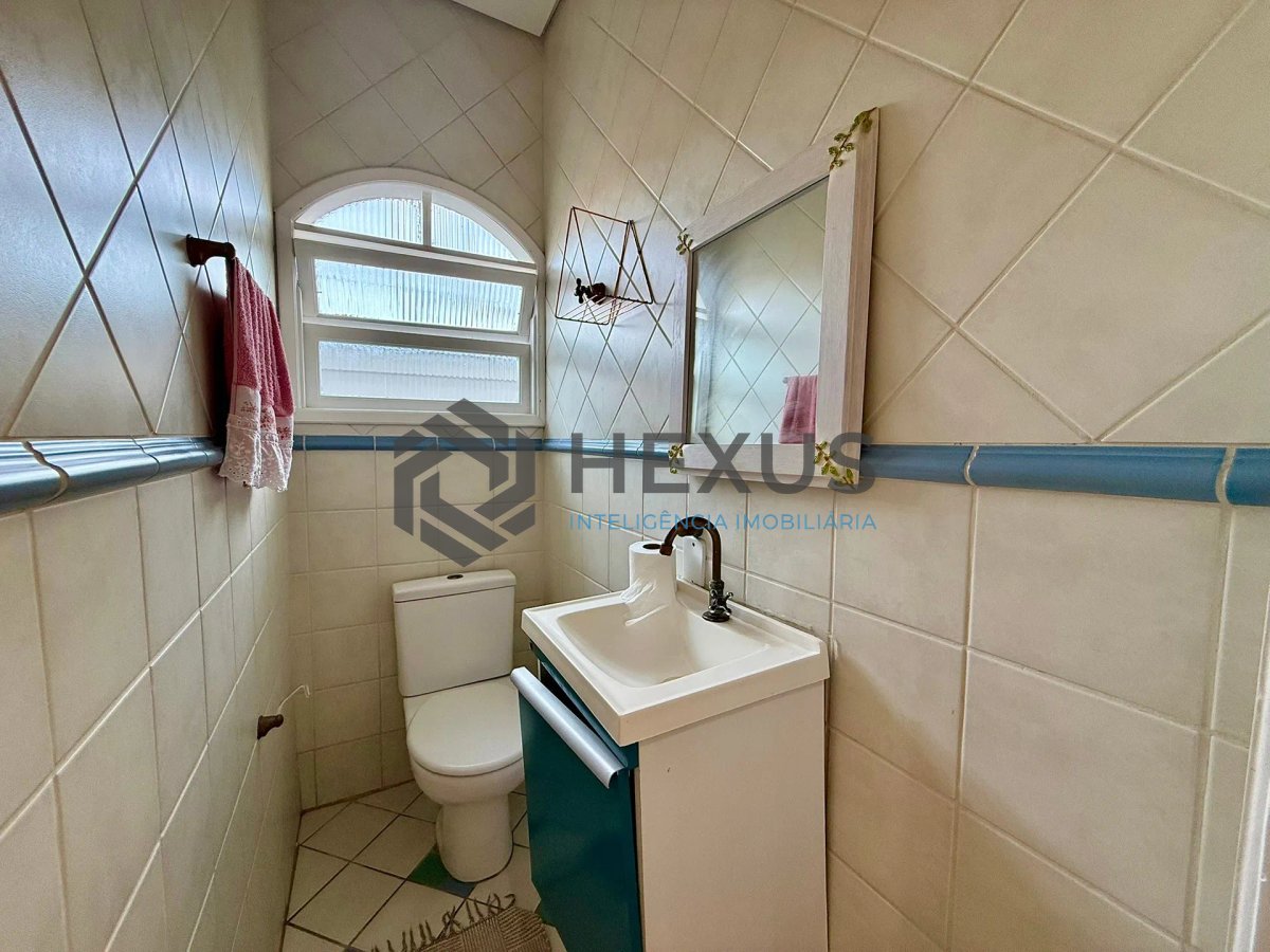 Foto 30 de Casa com varanda e lazer a 120m da praia na Enseada, Guarujá