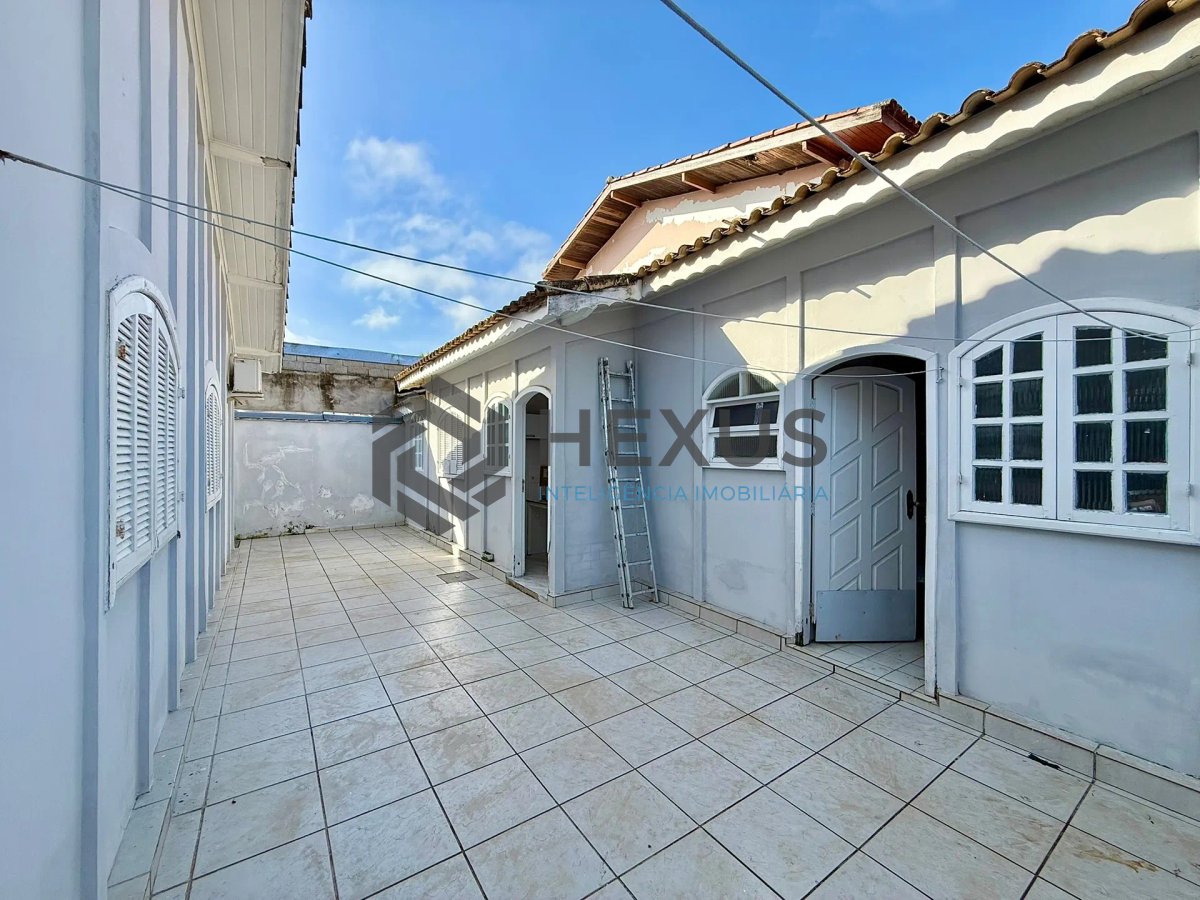 Foto 32 de Casa com varanda e lazer a 120m da praia na Enseada, Guarujá