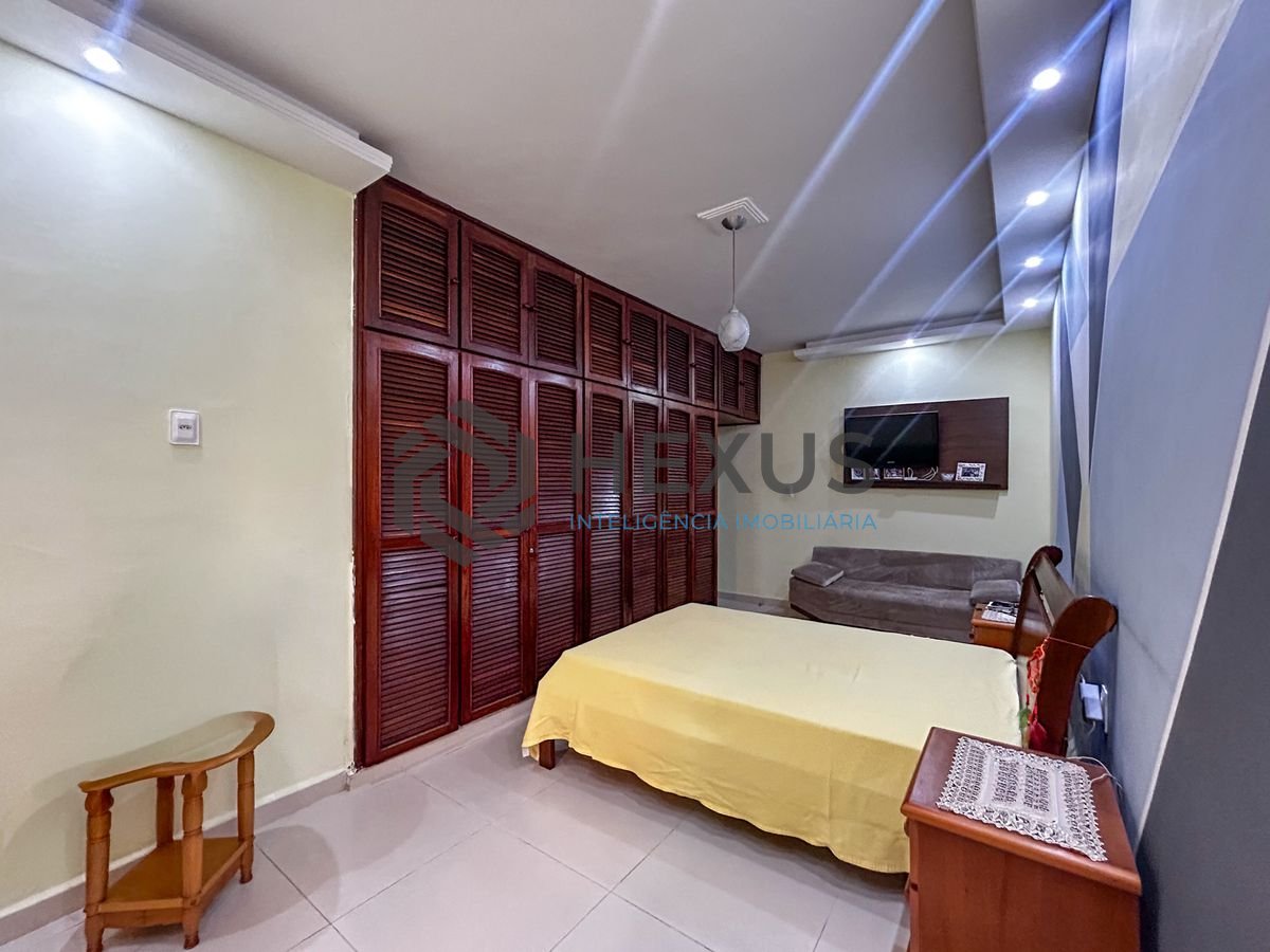 Foto 15 de Casa a 700m da praia na Enseada, Guarujá
