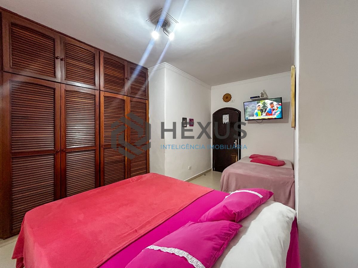 Foto 19 de Casa a 700m da praia na Enseada, Guarujá