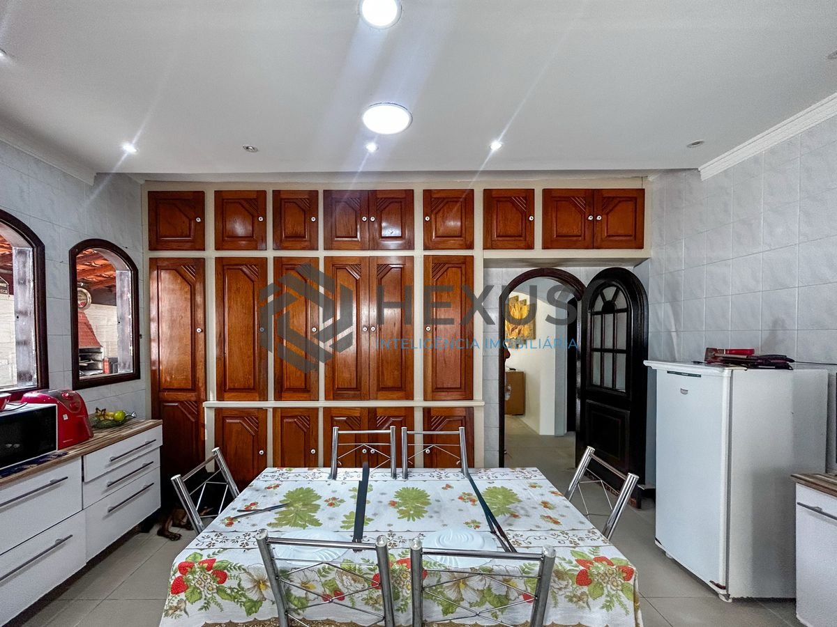 Foto 28 de Casa a 700m da praia na Enseada, Guarujá