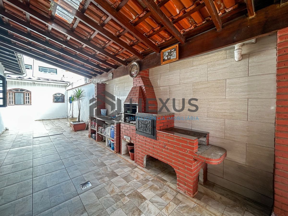 Foto 2 de Casa a 700m da praia na Enseada, Guarujá
