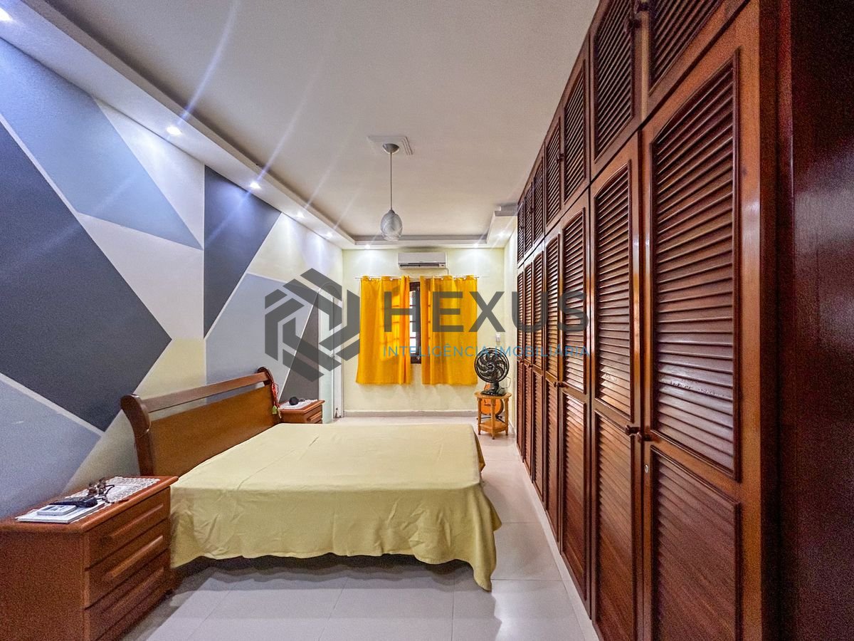 Foto 11 de Casa a 700m da praia na Enseada, Guarujá