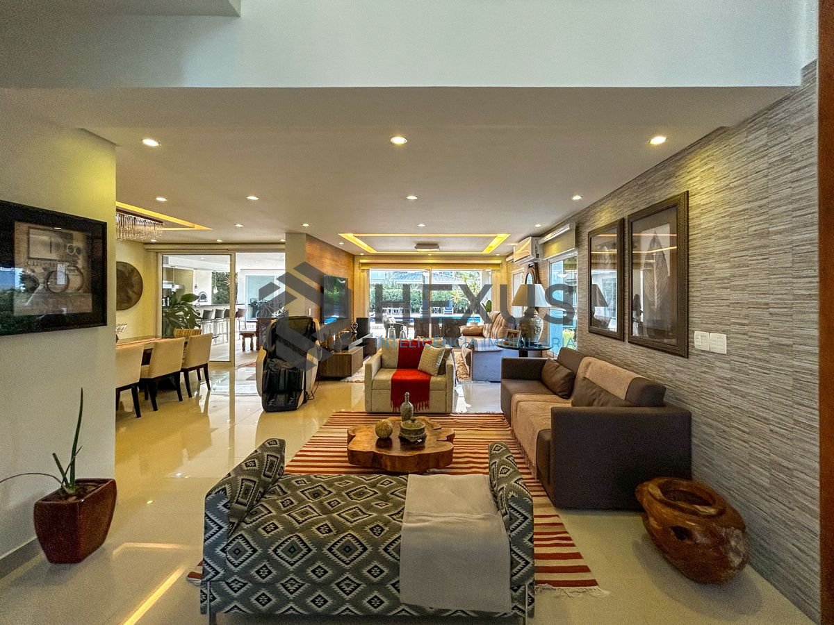 Foto 6 de Casa reformada com piscina e área gourmet no Graville na Enseada, Guarujá