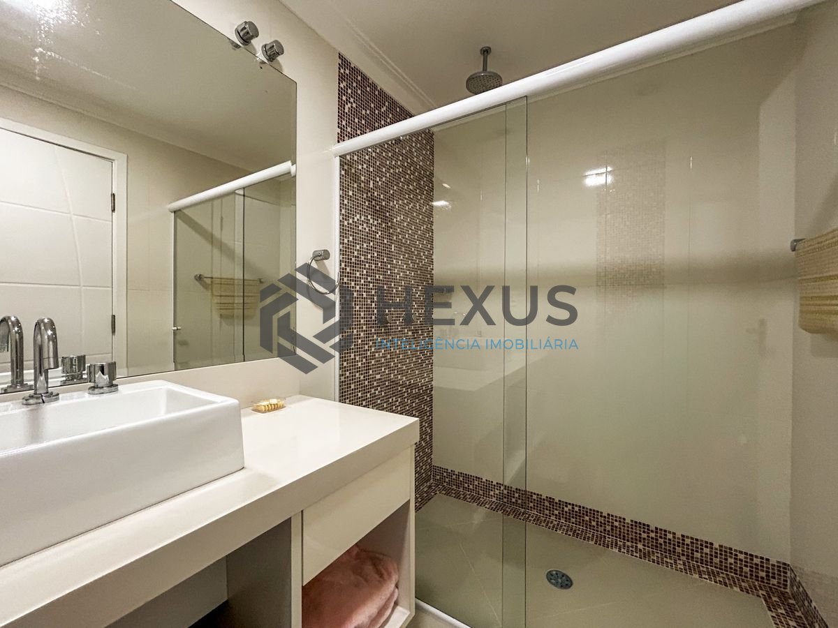 Foto 31 de Casa reformada com piscina e área gourmet no Graville na Enseada, Guarujá