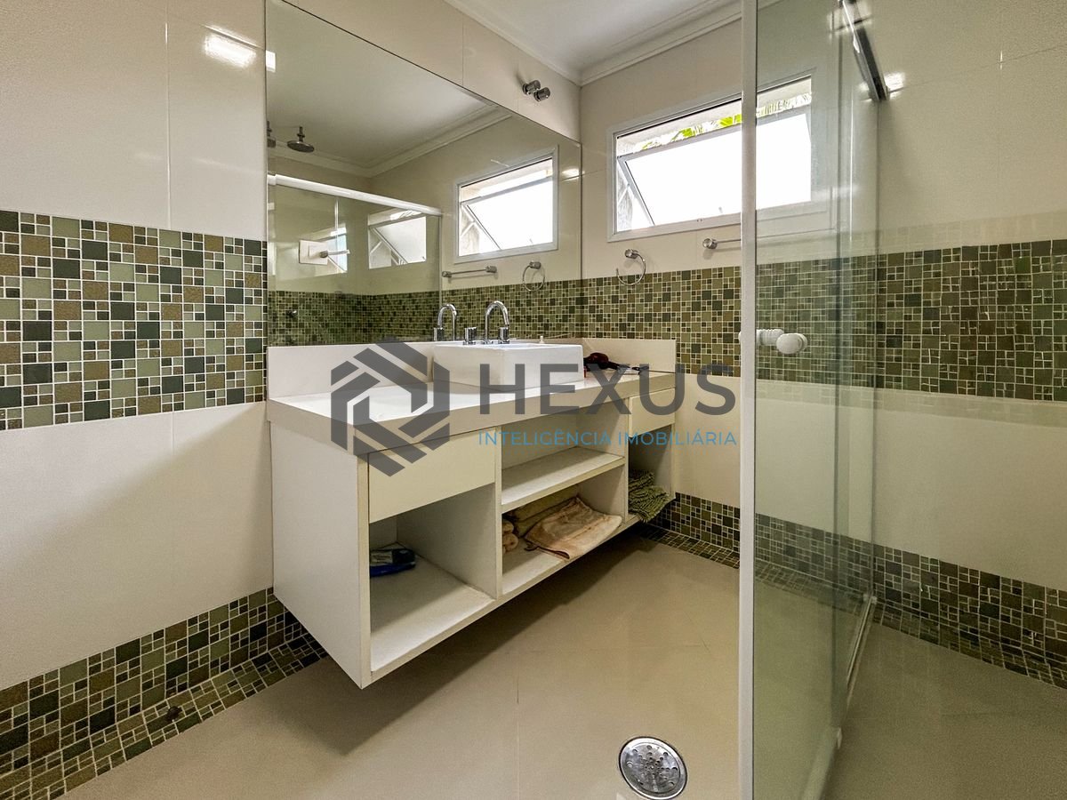Foto 36 de Casa reformada com piscina e área gourmet no Graville na Enseada, Guarujá