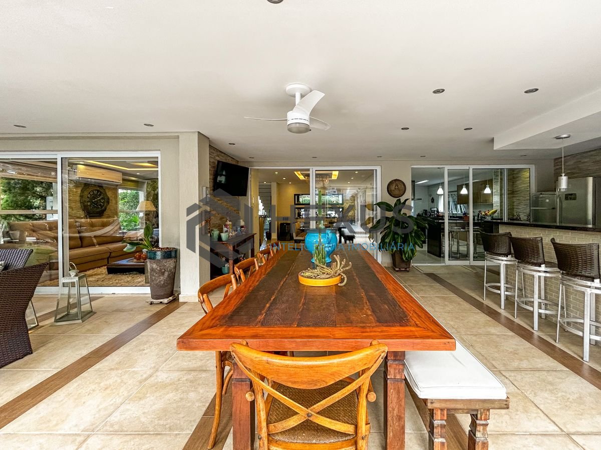 Foto 53 de Casa reformada com piscina e área gourmet no Graville na Enseada, Guarujá