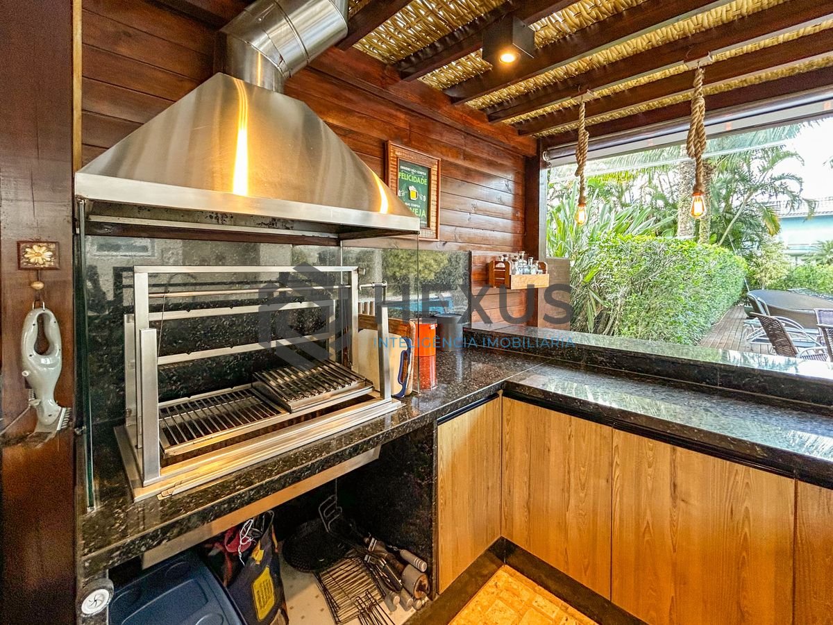 Foto 57 de Casa reformada com piscina e área gourmet no Graville na Enseada, Guarujá
