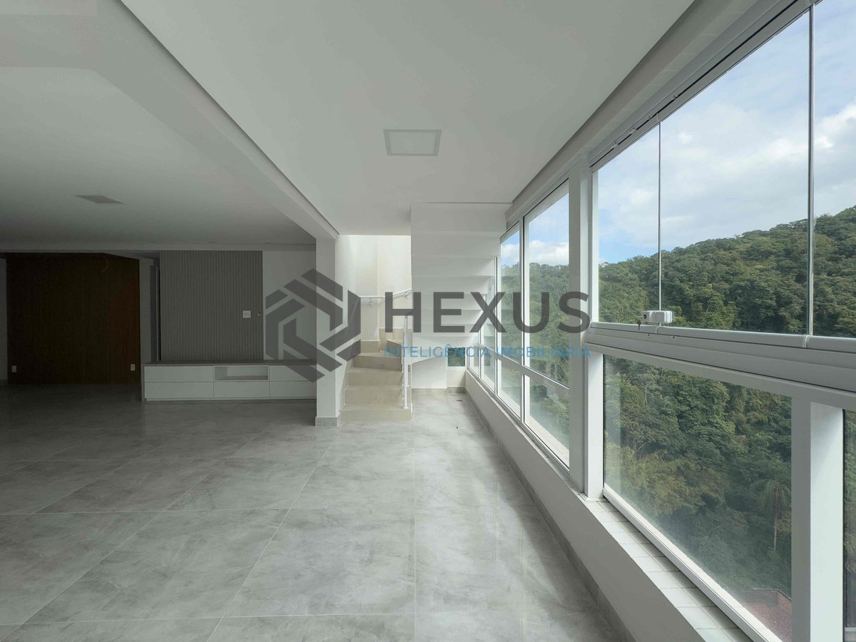 Foto 15 de Cobertura duplex com piscina e área gourmet na Praia das Pitangueiras, Guaruja