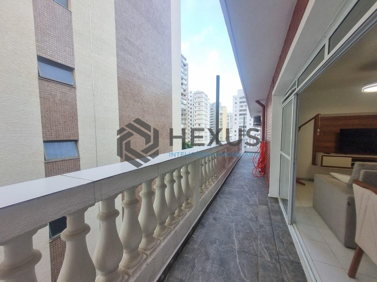 Foto 12 de Cobertura com varanda, piscina e churrasqueira a uma quadra da Praia das Pitangueiras, Guaruja