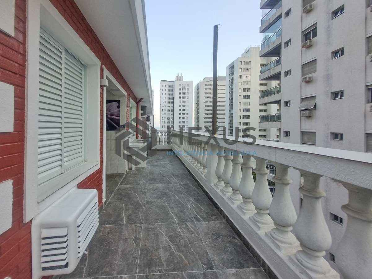 Foto 4 de Cobertura com varanda, piscina e churrasqueira a uma quadra da Praia das Pitangueiras, Guaruja