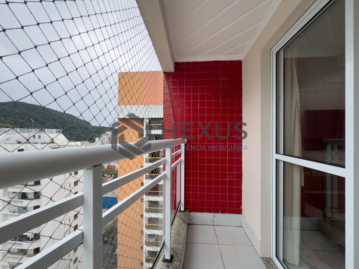 Foto 15 de Cobertura reformada com piscina e churrasqueira a uma quadra da Praia das Pitangueiras, Guaruja