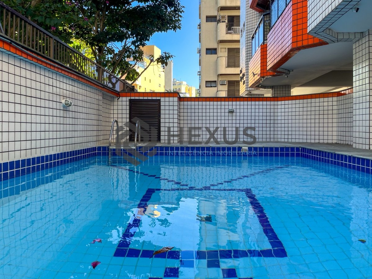 Foto 27 de Cobertura reformada com piscina e churrasqueira na Praia do Tombo, Guaruja