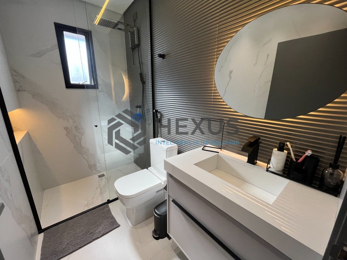 Foto 18 de Cobertura de alto luxo com piscina e churrasqueira na Praia das Pitangueiras, Guaruja