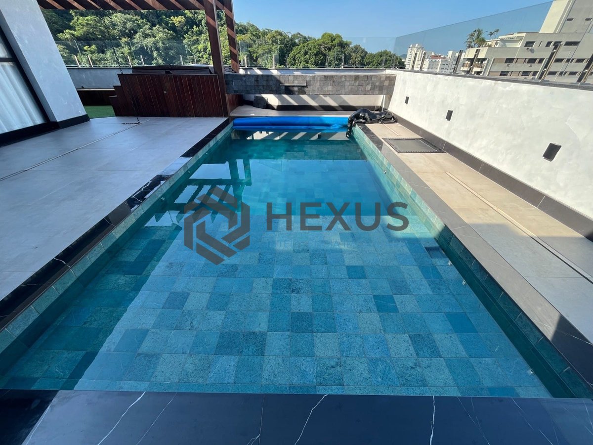 Foto 33 de Cobertura de alto luxo com piscina e churrasqueira na Praia das Pitangueiras, Guaruja