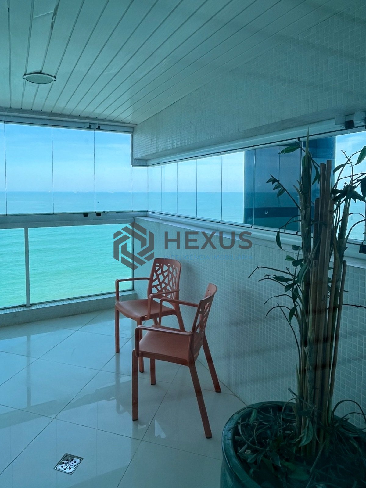 Foto 42 de Cobertura frente mar com piscina e área gourmet na Praia das Pitangueiras, Guaruja