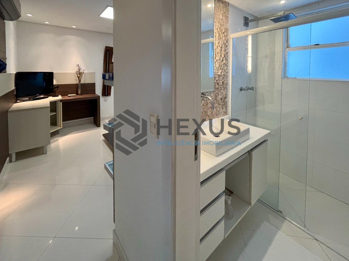 Foto 44 de Cobertura frente mar com piscina e área gourmet na Praia das Pitangueiras, Guaruja