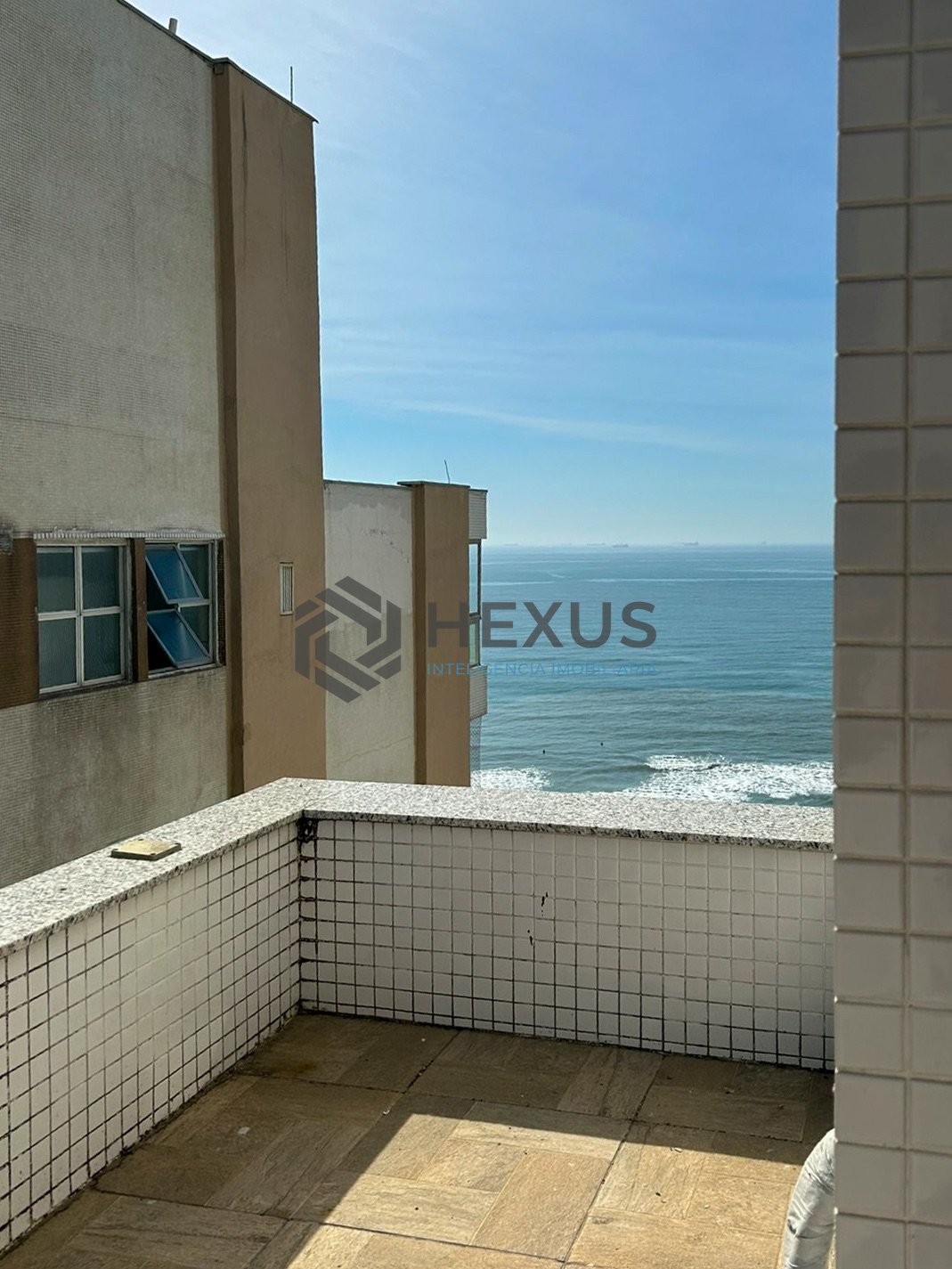 Foto 43 de Cobertura reformada frente mar na Praia das Pitangueiras, Guaruja