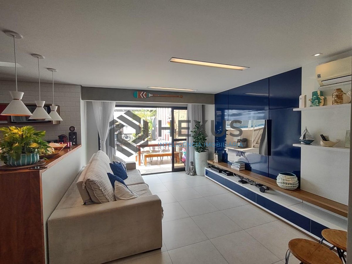 Foto 4 de Cobertura penthouse reformada com varanda gourmet e lazer na Praia da Enseada, Guaruja