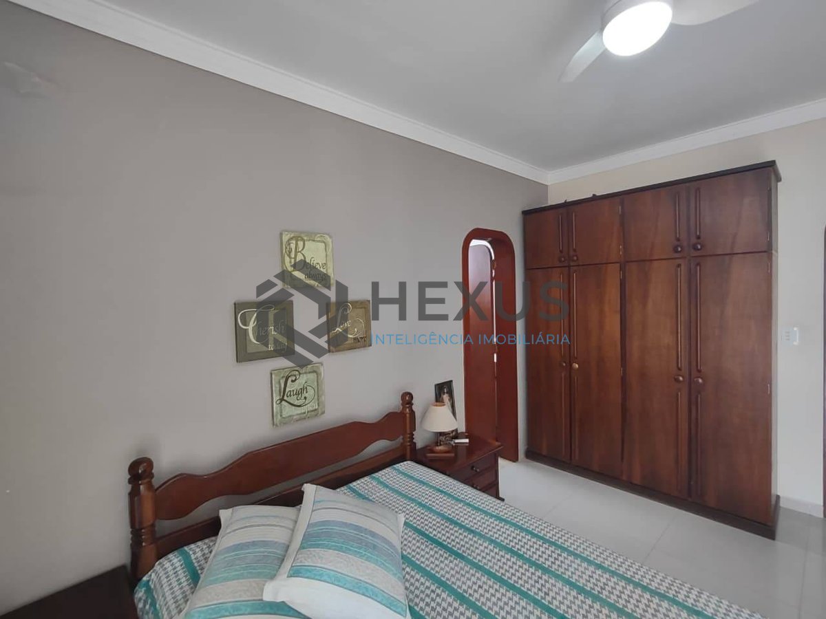 Foto 14 de Cobertura duplex reformada com varanda vista mar e lazer na Praia da Enseada, Guaruja