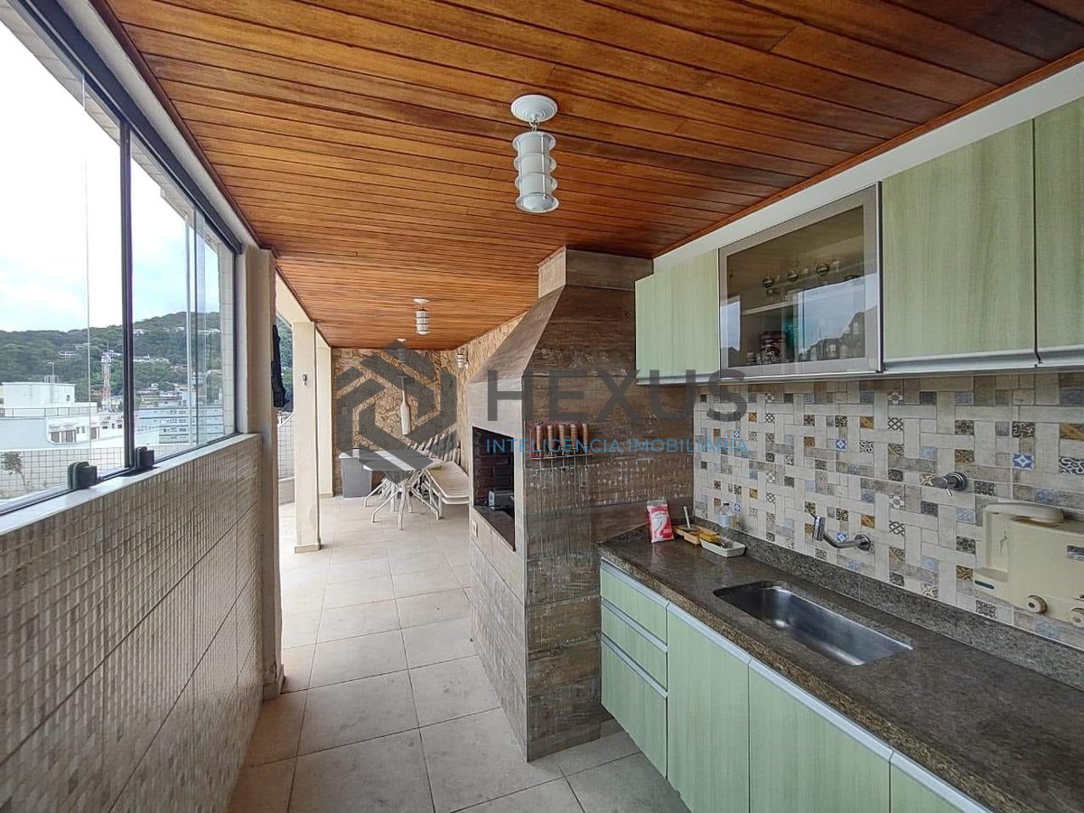 Foto 4 de Cobertura duplex reformada com varanda vista mar e lazer na Praia da Enseada, Guaruja