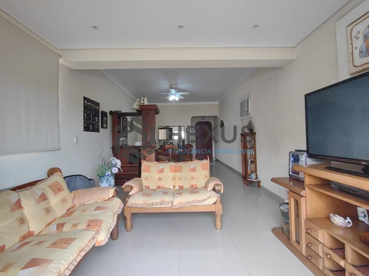 Foto 5 de Cobertura duplex reformada com varanda vista mar e lazer na Praia da Enseada, Guaruja